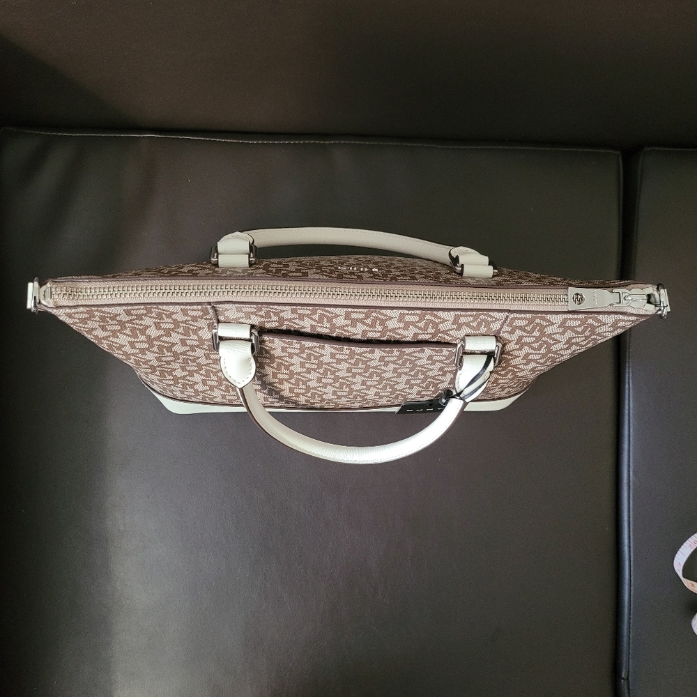 Sold-DKNY MEDIUM SIGNATURE TOTE BAG - Picture 7 of 8